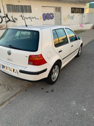 Volkswagen Golf 1.6 conceptline automatico
