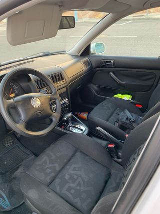 Volkswagen Golf 1.6 conceptline automatico