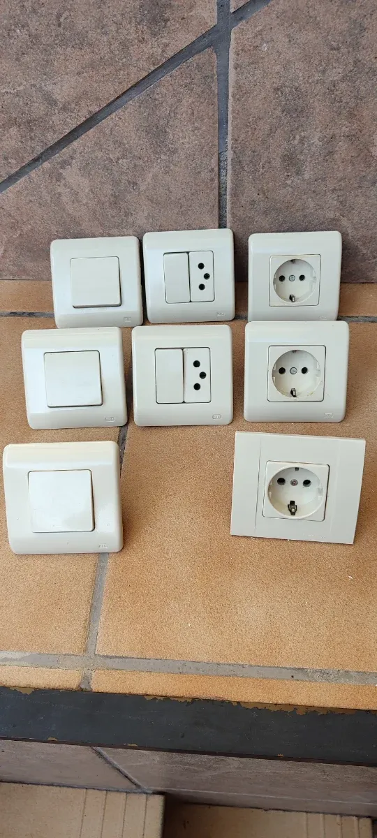 Interruptores y enchufes varios