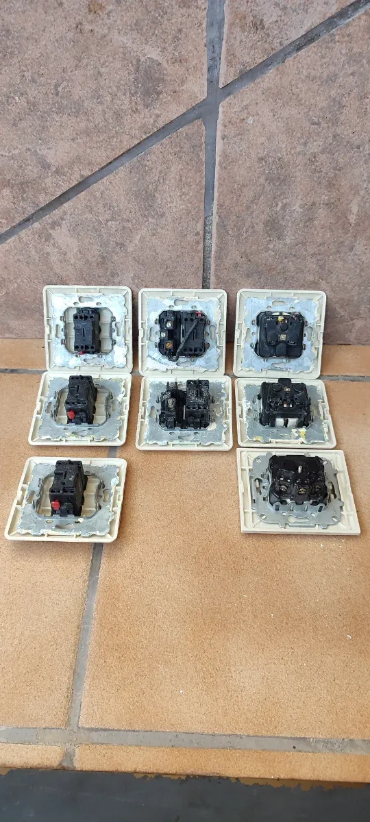 Interruptores y enchufes varios