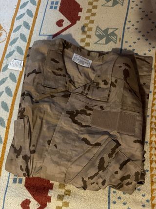 Uniforme militar árido talla 1L NUEVO