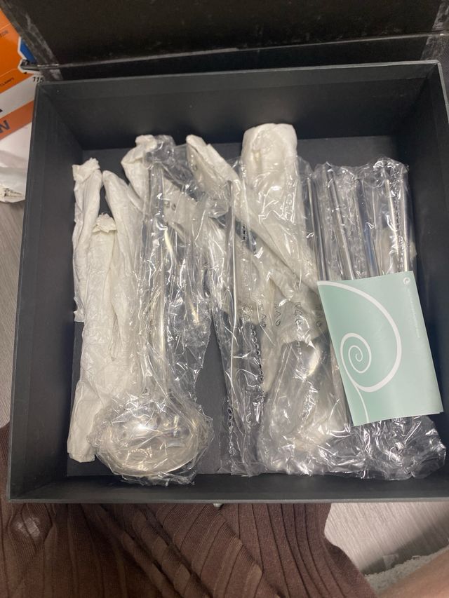 Cubertería de metal plateada