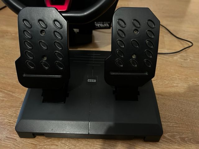 Volante Hori PS4 con Pedales