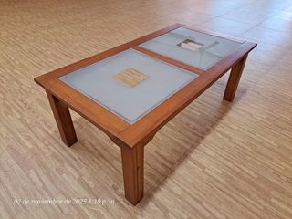 Mesa de centro madera y cristal de diseño. 