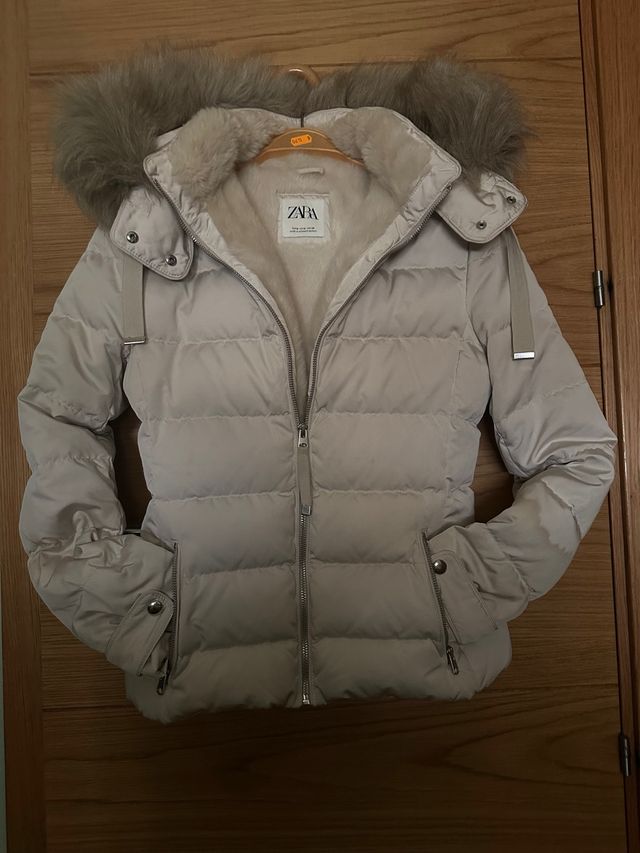 Cazadora Zara acolchada beige con capucha