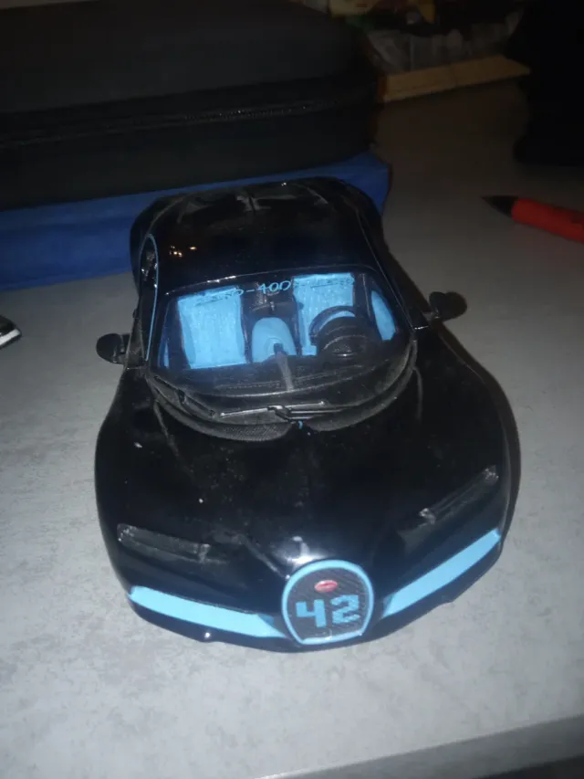 Coche Bugatti miniatura escala 1/24