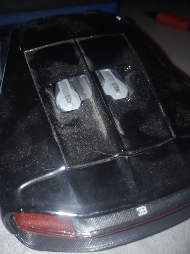 Coche Bugatti miniatura escala 1/24