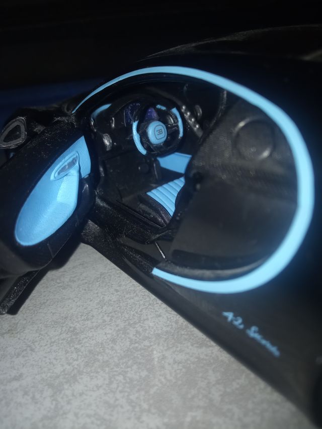 Coche Bugatti miniatura escala 1/24