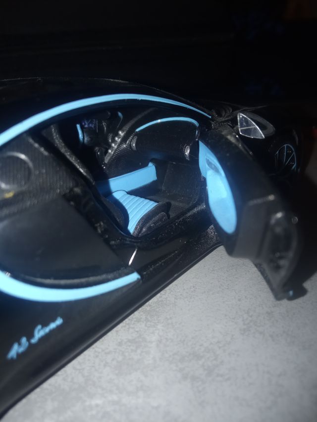 Coche Bugatti miniatura escala 1/24