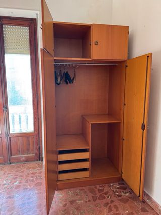 Conjunto Muebles Madera: Librería y Armario