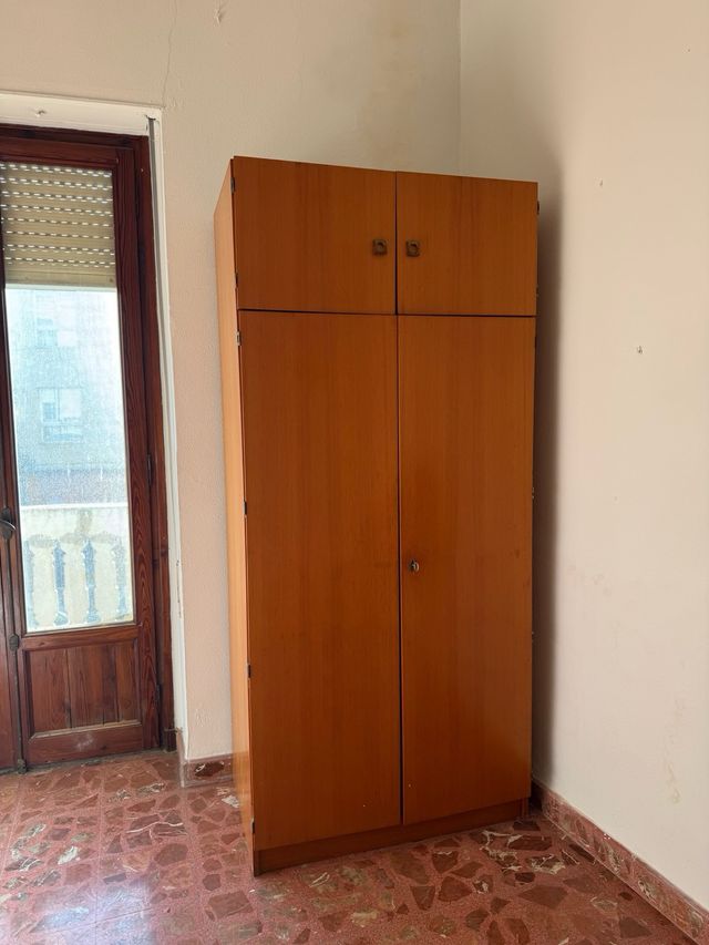 Conjunto Muebles Madera: Librería y Armario