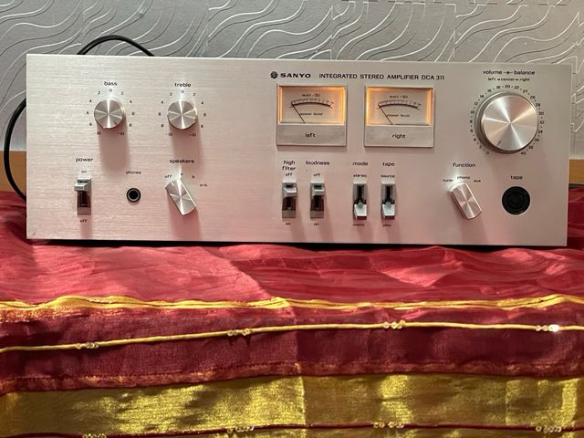 Amplificador Sanyo DCA 311 Plata