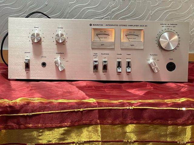 Amplificador Sanyo DCA 311 Plata