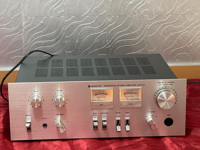Amplificador Sanyo DCA 311 Plata