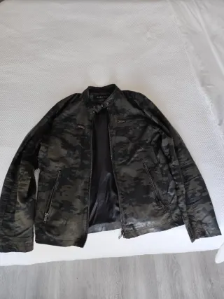 Chaqueta Zara Man Camuflaje Verde