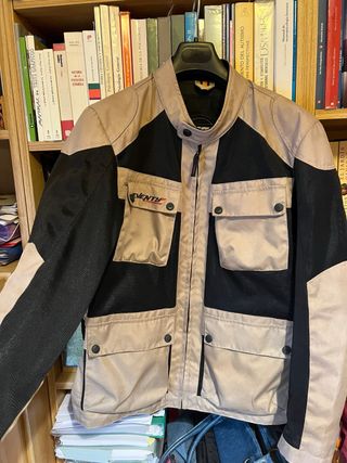 Chaqueta de moto con protecciones