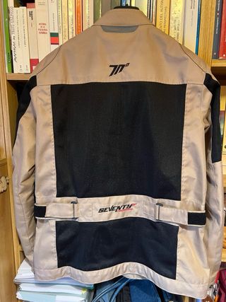 Chaqueta de moto con protecciones