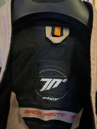 Chaqueta de moto con protecciones