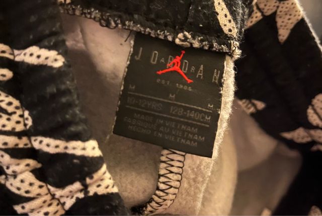 Pantalón Jordan Negro Estampado Flores