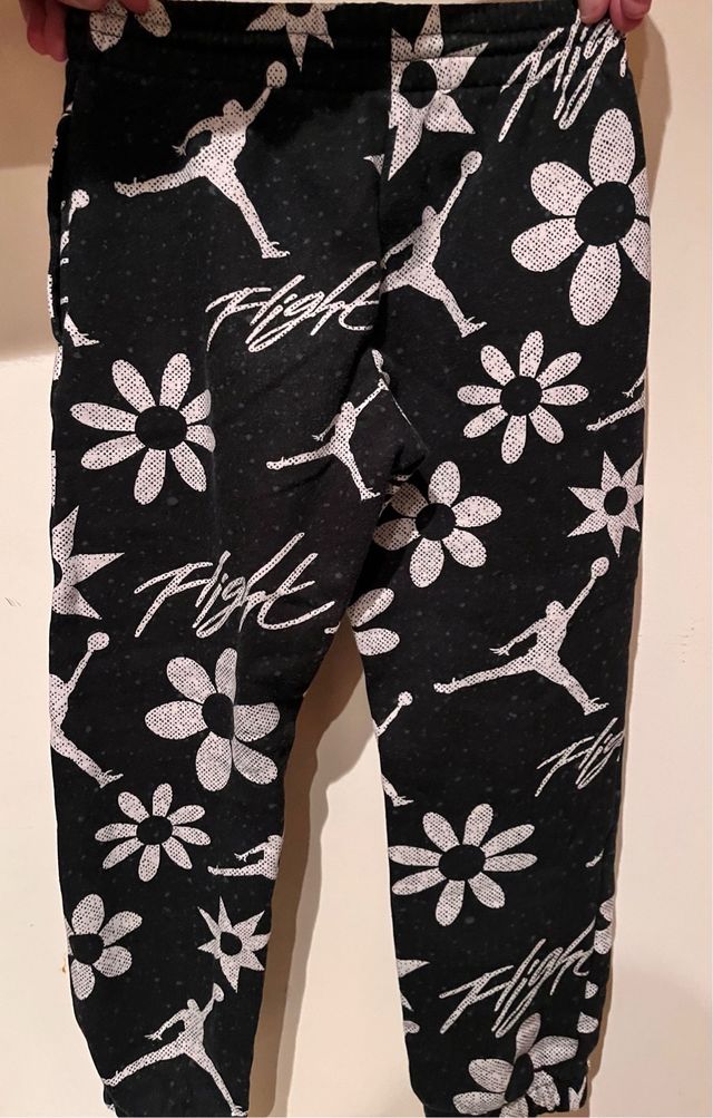 Pantalón Jordan Negro Estampado Flores