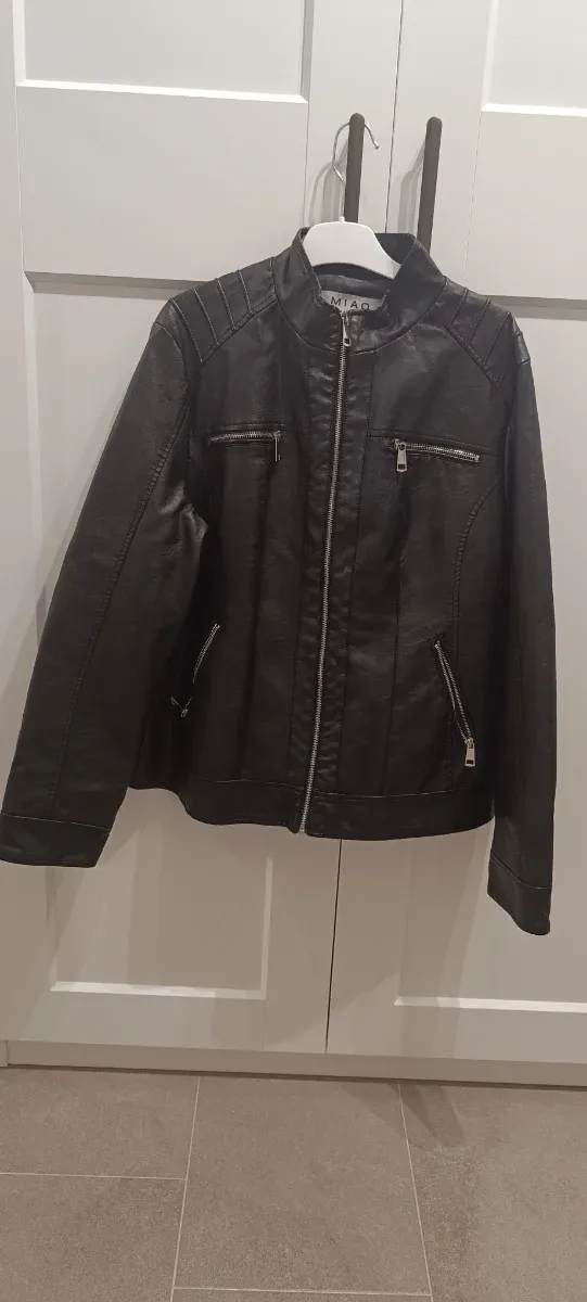 Chaqueta Biker Polipiel Negra( 55cm de sisa)