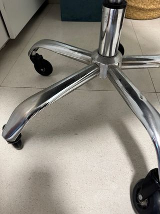 Silla de oficina ergonómica negra