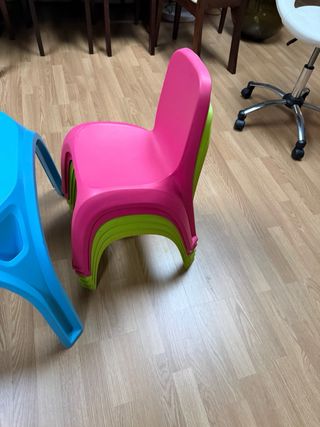 Mesa y 5 Sillas Infantiles