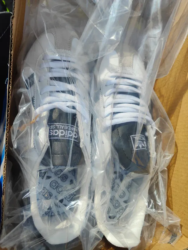 Zapatillas Adidas Handball SPZL Negras y Blancas