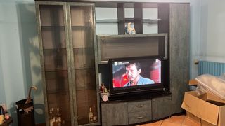 Mobile soggiorno con vetrina e TV