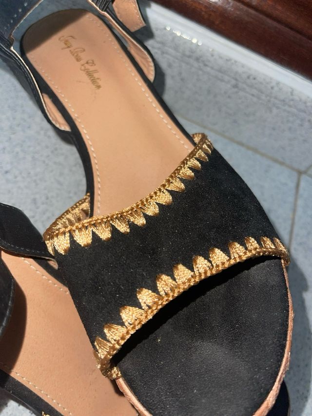 Tacones negros con cuña