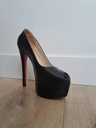 Tacones Christian Louboutin Negros Auténticos