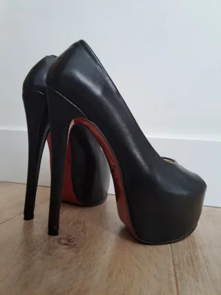 Tacones Christian Louboutin Negros Auténticos