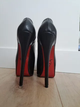 Tacones Christian Louboutin Negros Auténticos