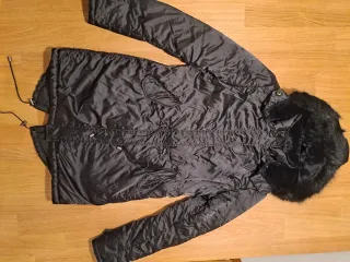 Piumino donna nero con cappuccio