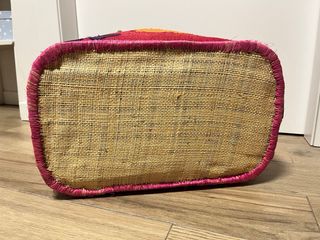 Cesta floreale in tessuto e vimini