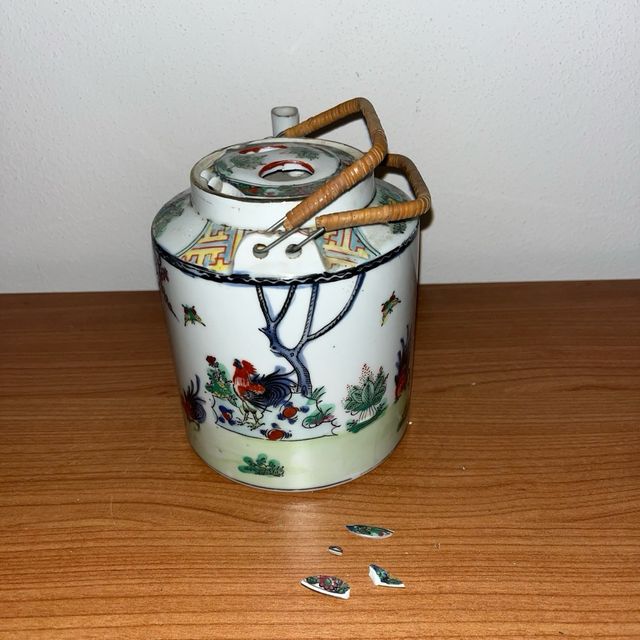 Teiera in porcellana e bambù cinese