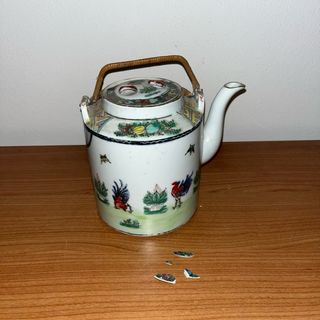Teiera in porcellana e bambù cinese