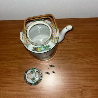 Teiera in porcellana e bambù cinese