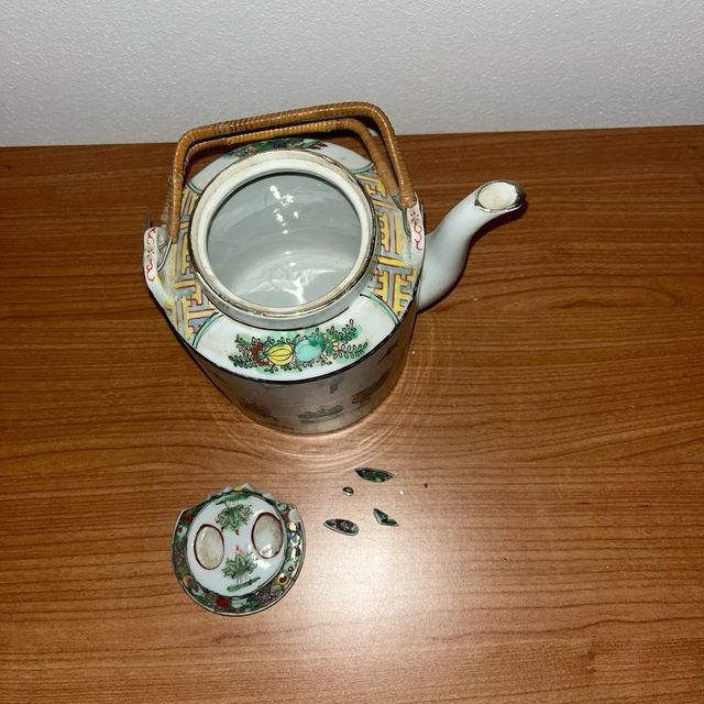 Teiera in porcellana e bambù cinese