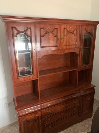 Mueble bar salón madera y cristal