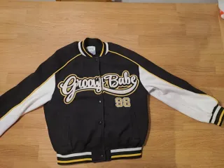 Felpa Bershka Groovy Babe Nera e Bianca