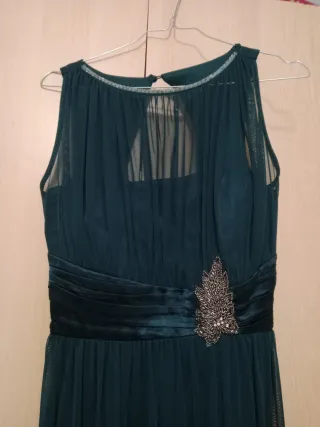 Vestido verde con pedrería