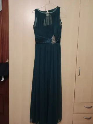 Vestido verde con pedrería