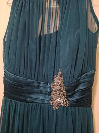 Vestido verde con pedrería