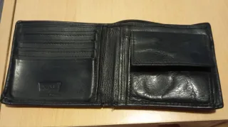 Cartera de piel negra