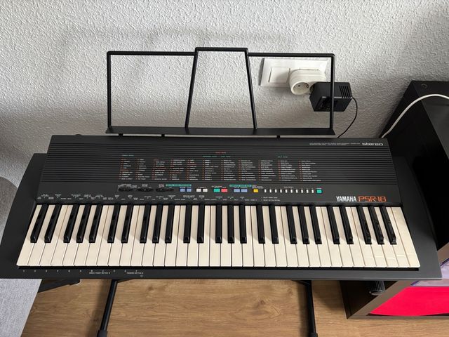 Teclado Yamaha Portatone PSR-18