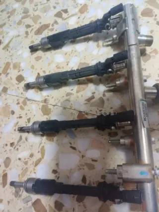 Rampa de inyección con 4 inyectores