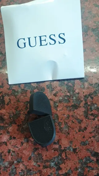 Sandalias Guess Tacón Negro Charol