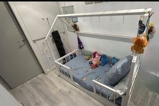 Cama casita infantil y armario