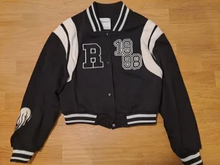 Felpa Bershka nera con scritte